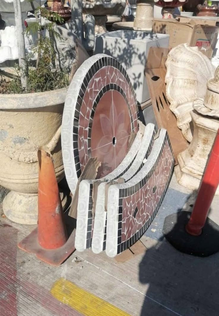 Mesa con banca de cemento